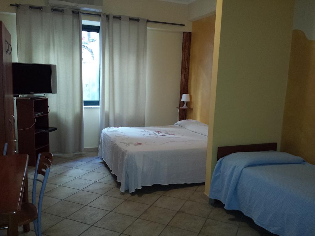 Appartamenti Centrali Giardini Naxos Værelse billede